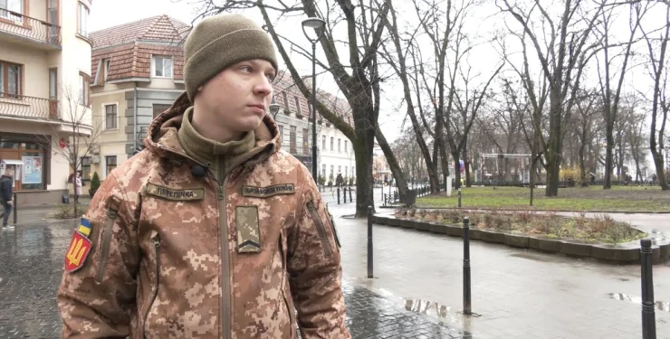 “Самі йдіть туди”: працівник ТЦК розповів, як українці реагують на повістки (фото)
