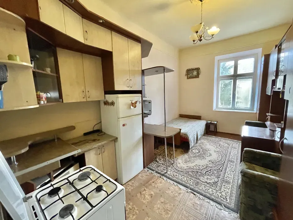 У Львові здають житло з плитою під дверима та з туалетом на балконі: за ці гроші можна жити в повноцінній квартирі