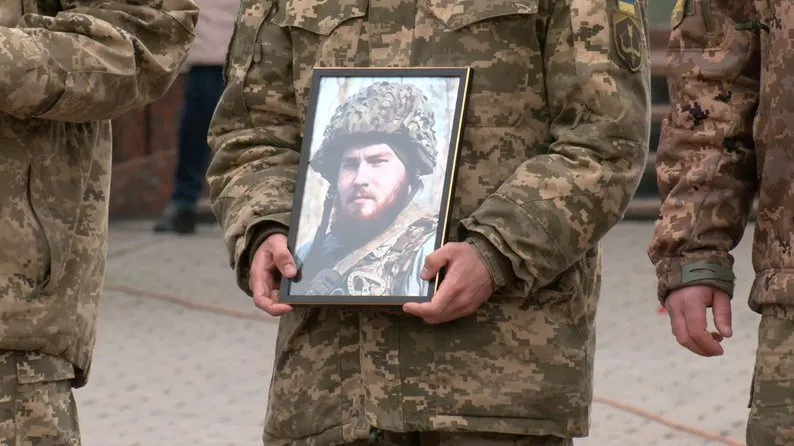 Дві зруйновані долі: у Черкасах попрощалися із захисниками України, які загинули на Донбасі