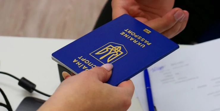 За кордоном відновили видачу українських паспортів, але є нюанс